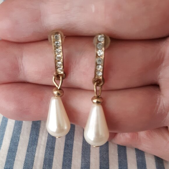 Vintage Pearl Tear Drop Crystal Cluster Pierced Earrings - Picture 1 of 3